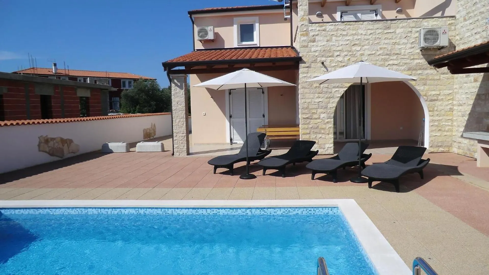 Ferienhaus Mit Pool, Terrasse Und Parkplatz Буйе Дом отдыха